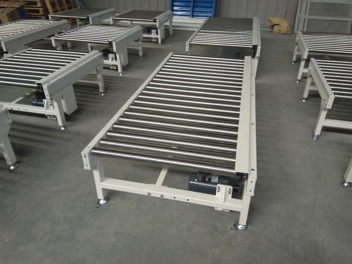 滾筒輸送機，青島樂途行工業(yè)設(shè)備有限公司